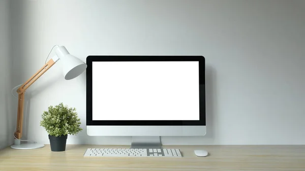 Monitor Komputerowy Białym Czystym Ekranem Białym Biurku Bezprzewodową Myszą Klawiaturą — Zdjęcie stockowe