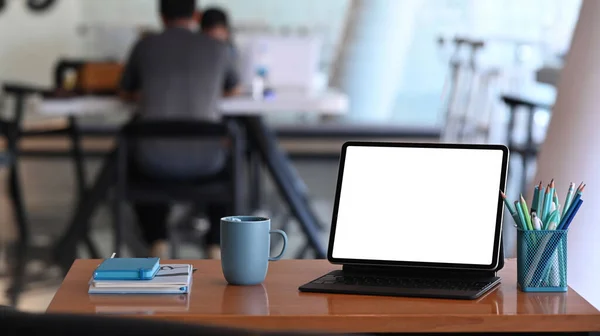 Espacio Trabajo Sencillo Con Una Tableta Papelería Portátil Taza Café — Foto de Stock