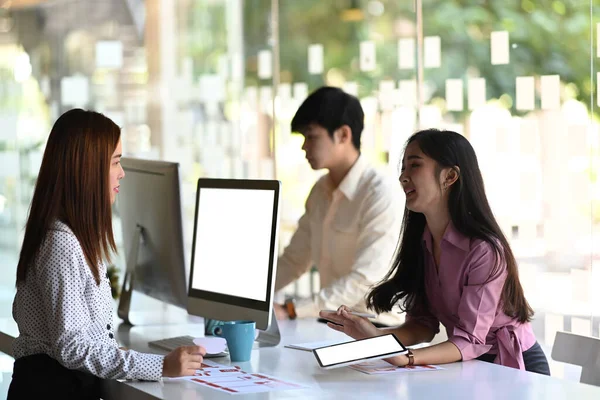 Shot Del Grupo Creativo Diseñador Están Planeando Desarrollo Aplicaciones Para — Foto de Stock