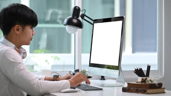 Seitenansicht Eines Jungen Männlichen Freiberuflers Der Hause Büro Mit Dem — Stockfoto