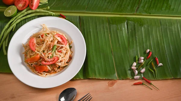 Ensalada Papaya Verde Ingredientes Hoja Plátano Concepto Comida Tailandesa Vista — Foto de Stock