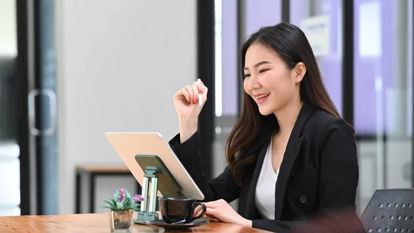 Happy Businesswoman Looking Laptop Raising Her Arm Celebrating Success — Stock Photo, Image