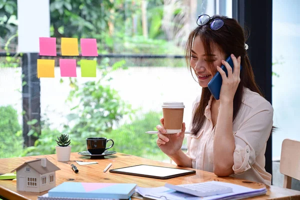 Smiling Young Female Drinking Coffee Talking Mobile Phone Office — Stock Photo, Image