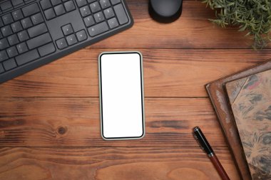 Basit çalışma alanındaki boş ekran ile akıllı telefonu düzenle.