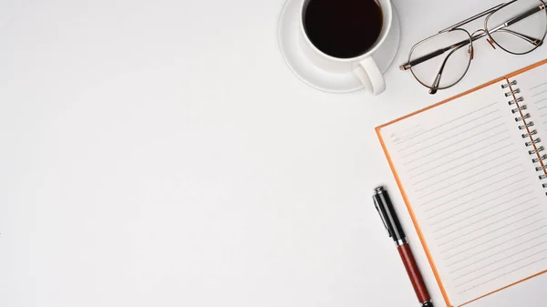 Vista Dall Alto Semplice Spazio Lavoro Con Notebook Tazzina Caffè — Foto Stock