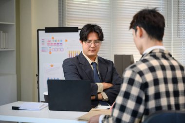 Röportaj konsepti, mülakat adayı toplantı odasına iş başvurusu.