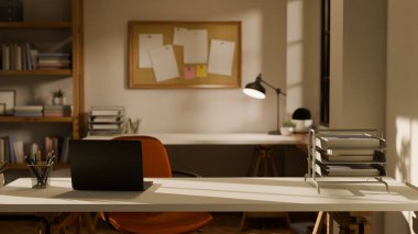 3D ev yapımı İskandinavya tarzı çalışma alanı dizüstü bilgisayar boş ekran ve gece vakti kahve.