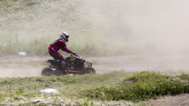 2016 yılında Ukrayna Motocross Şampiyonası. Yarışma sırasında spor Atv motosiklet yarışçısı