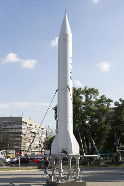 Музей комплексу "парк ракета" в Дніпропетровську. Ракета 8k 11. — стокове фото