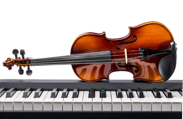 Teclas de piano e violino em um fundo branco — Fotografia de Stock