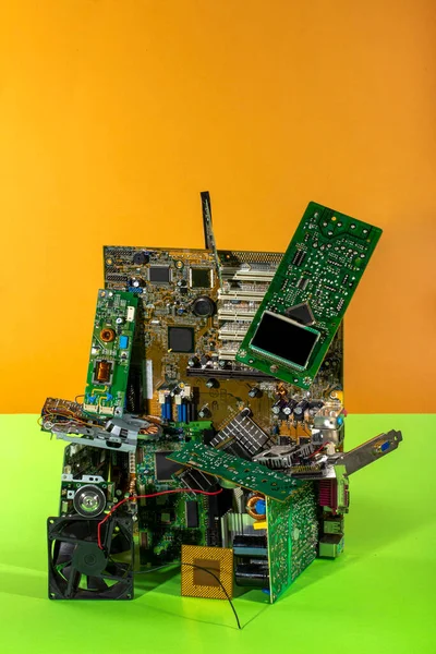 Figura Abstrata Dobrada Placas Circuito Computador Fundo Colorido — Fotografia de Stock