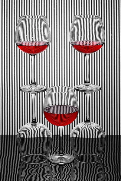 Wine Glasses Background Black White Stripes — Stock Photo, Image