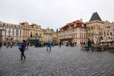 Prag, Çek Cumhuriyeti - 3 Haziran 2017: Prag 'ın merkezinde Eski Şehir Meydanı