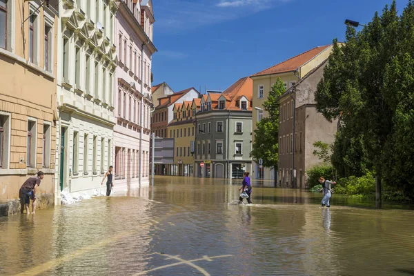 Meissen Germany June 2013 People Flooded Meissen Street Flooding — Stock Photo, Image