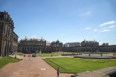 Dresden, Almanya - Haziran 2013: Dresden 'deki Zwinger mimari ve park topluluğu