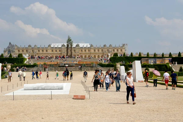 Versailles France June 2013 People Guided Tour Grounds Palace Versailles — Stock Photo, Image