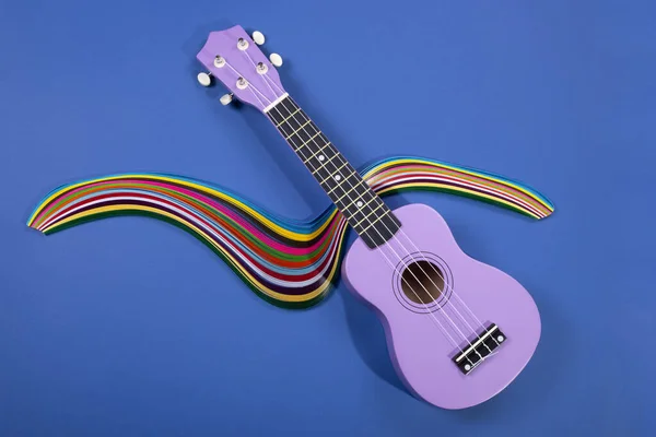 Четырехструнная Укулеле Гитара Фигурой Цветной Бумаги — стоковое фото