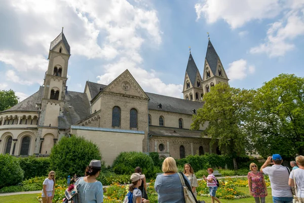 Koblenz Alemania Julio 2018 Gente Camina Cerca Las Murallas Basílica — Foto de Stock