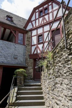 Braubach, Almanya - 07 Temmuz 2018: Marksburg şatosundaki avlunun bir parçası