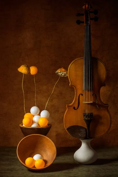 Still Life Violin White Orange Balls Lemon — Stock Photo, Image