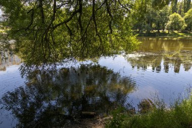 Belgorod 'un merkezindeki Zafer Parkı' ndaki Vezelka Nehri manzarası