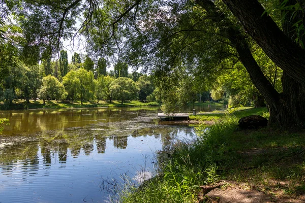 Άποψη Του Ποταμού Vezelka Στο Πάρκο Της Νίκης Στο Κέντρο — Φωτογραφία Αρχείου
