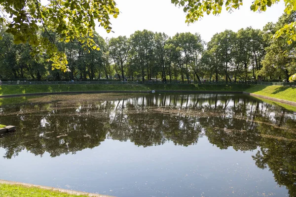 2021年7月9日 俄罗斯圣彼得堡 圣彼得堡夏季花园的Karpiev池塘 — 图库照片