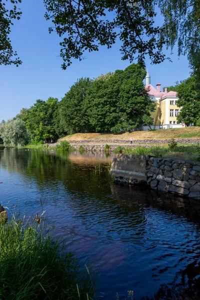 2021年7月10日 俄罗斯普里奥泽尔斯克 列宁格勒地区普里奥泽尔斯克市博物馆 Korela 公园景观 — 图库照片