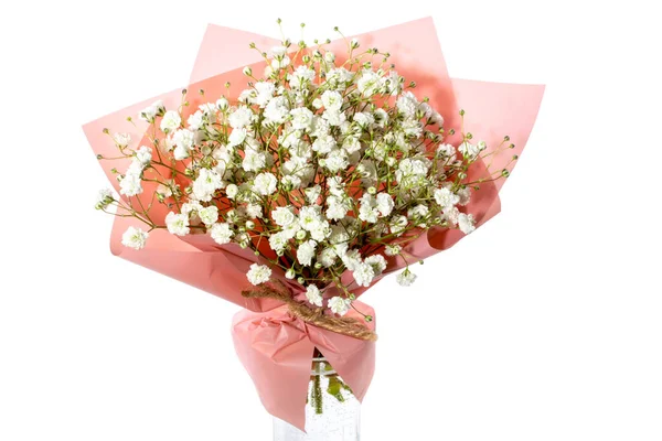 Ramo Flores Gypsophila Una Envoltura Rosa Sobre Fondo Blanco — Foto de Stock