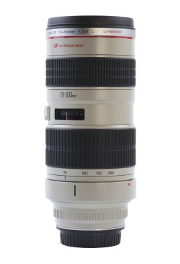 Beyaz bir arka plan üzerinde Canon lens