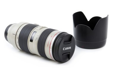 Beyaz arka plan üzerinde izole Parasoley ile Canon lens