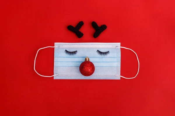 Komposisi Kreatif Natal Shape Rusa Dengan Natal Dekorasi Latar Belakang — Stok Foto