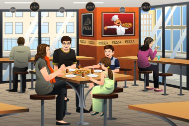 Aile pizza yiyor.