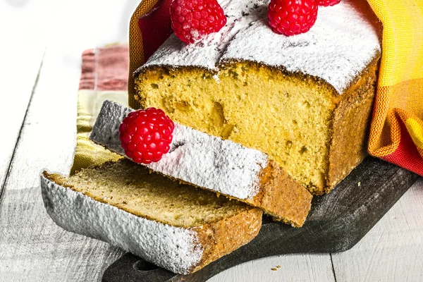 Vers brood cake — Stockfoto