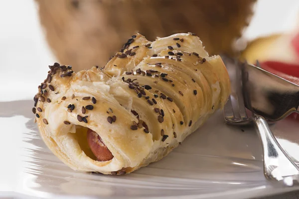 Rollos de salchicha recién horneados —  Fotos de Stock