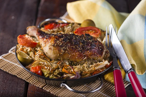 Portion Baked Chicken Leg Rice Vegetables Small Black Pan — Stock Photo, Image