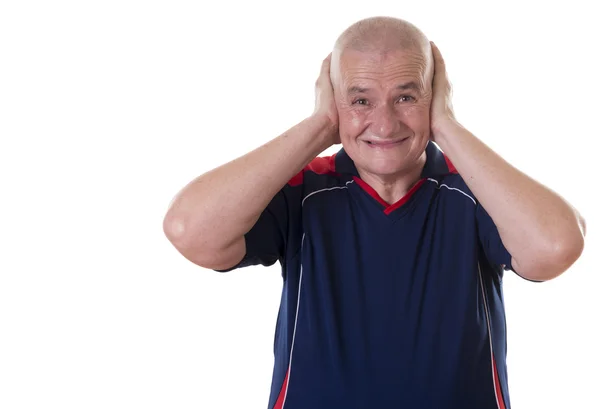 Ensamma äldre man cringes och täcker öronen — Stockfoto