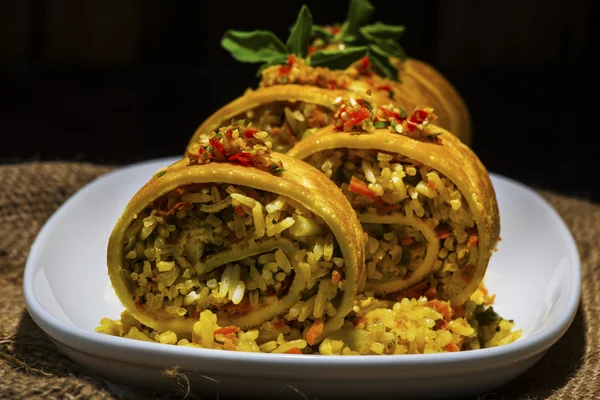 Rollo de arroz curry asiático —  Fotos de Stock