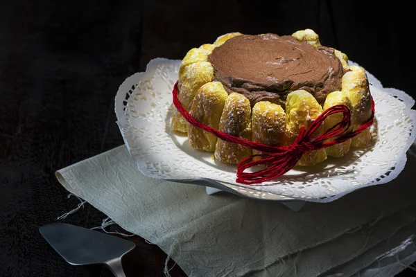 飾られたペストリー チョコレート ケーキ — ストック写真