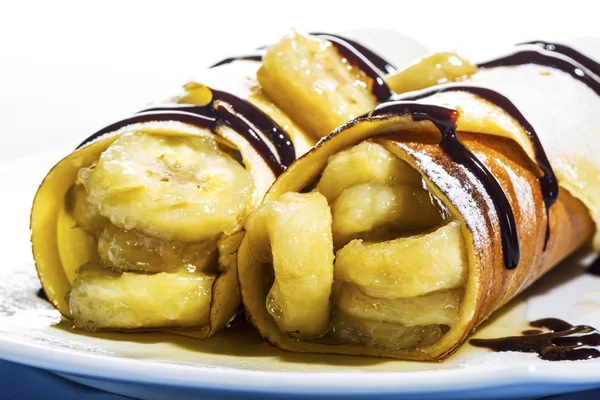 Panquecas ou crepes com banana e chocolate — Fotografia de Stock