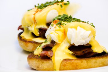 yumurta benedict