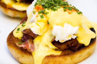 yumurta benedict