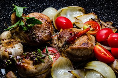 Yemek domuz madalyonlar