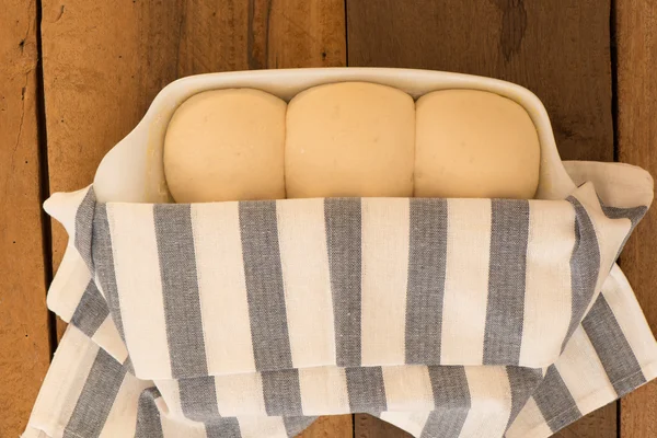 Baking dish with yeast dough — Stock Photo, Image