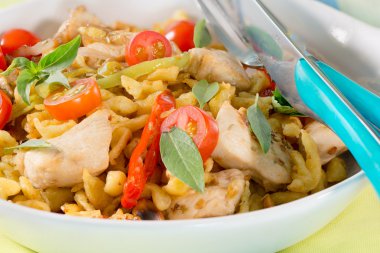 Zwiebelbraten erişte