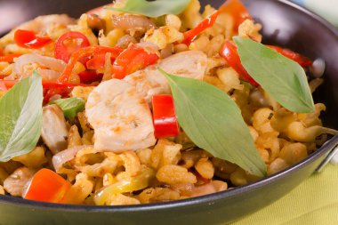 Zwiebelbraten erişte