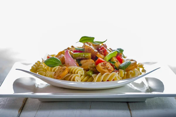 Plato de pasta con verduras — Foto de Stock