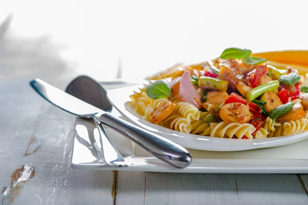 Pasta tallrik med grönsaker — Stockfoto