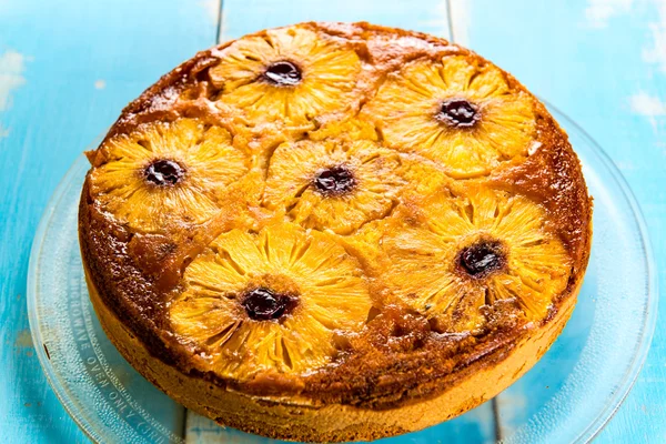 Upside down pineapple cake — Stock Photo, Image