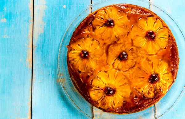 Upside down pineapple cake — Stock Photo, Image